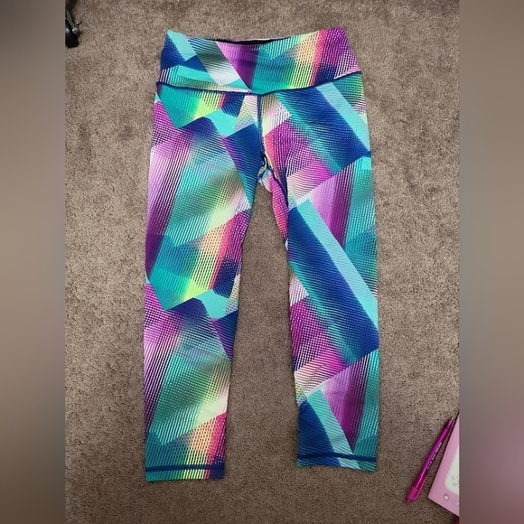 VS  Capri Leggings - Picture 4 of 4